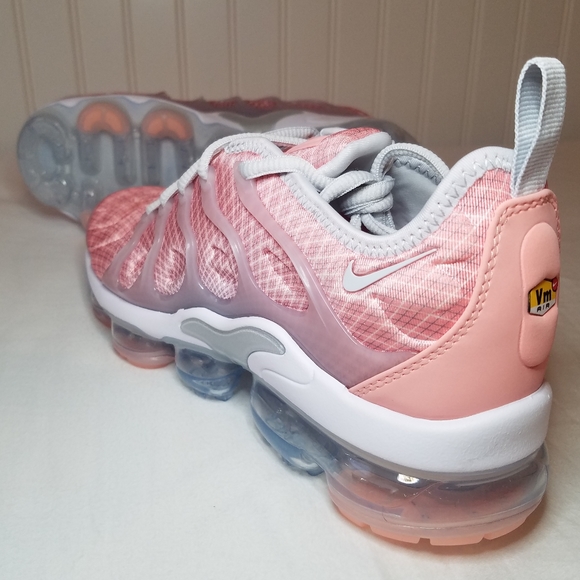 bleached coral vapormax